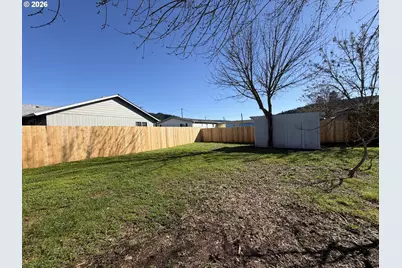 1386 Airway Ave, Sutherlin, OR 97479 - Photo 23