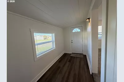 1386 Airway Ave, Sutherlin, OR 97479 - Photo 3