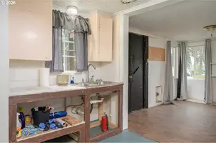 618 N 3rd Ave, Kelso, WA 98626 - Photo 5