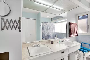 275 SW Towle Ave, Gresham, OR 97080 - Photo 9