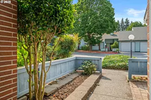 827 NE 90th Ave, Portland, OR 97220 - Photo 3