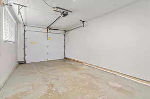 827 NE 90th Ave, Portland, OR 97220 - Photo 37