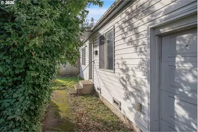 930 1st St, Springfield, OR 97477 - Photo 3