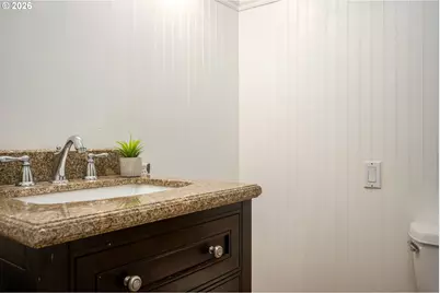 124 NE Lincoln Ct, Hillsboro, OR 97124 - Photo 31