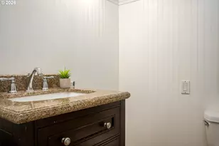 124 NE Lincoln Ct, Hillsboro, OR 97124 - Photo 31