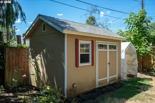 124 NE Lincoln Ct, Hillsboro, OR 97124 - Photo 47