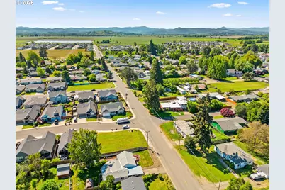 1596 W 10th Ave, Junction City, OR 97448 - Photo 7