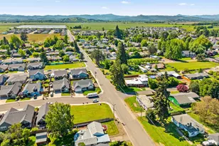 1596 W 10th Ave, Junction City, OR 97448 - Photo 7