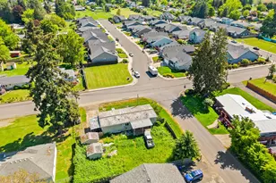 1596 W 10th Ave, Junction City, OR 97448 - Photo 5