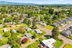 1596 W 10th Ave, Junction City, OR 97448 - Photo 9