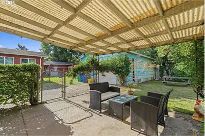 8703 NE Sacramento St, Portland, OR 97220 - Photo 23