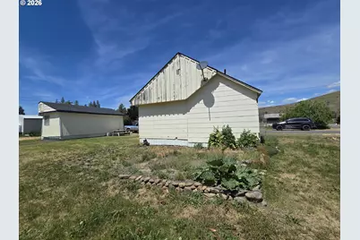 502 W 8th St, Wallowa, OR 97885 - Photo 9