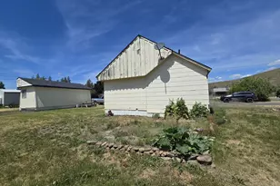 502 W 8th St, Wallowa, OR 97885 - Photo 9