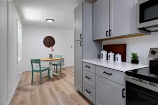 8834 NE Russell Pl, Portland, OR 97220 - Photo 7