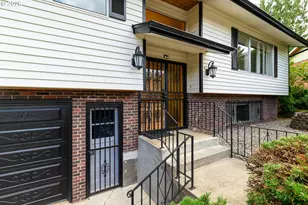 820 NE 168th Pl, Portland, OR 97230 - Photo 3