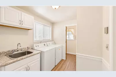 36991 Row River Rd, Cottage Grove, OR 97424 - Photo 13