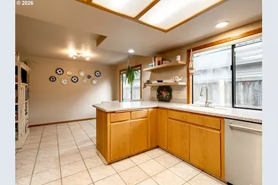 2315 NE 156th Pl, Portland, OR 97230 - Photo 11