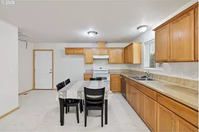 1829 SE 122nd Ave, Portland, OR 97233 - Photo 5