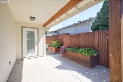 101 SE Yorktown Dr, Grants Pass, OR 97527 - Photo 23