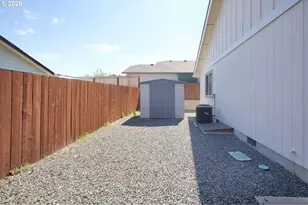 101 SE Yorktown Dr, Grants Pass, OR 97527 - Photo 27