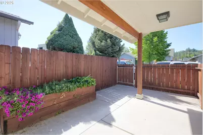 101 SE Yorktown Dr, Grants Pass, OR 97527 - Photo 25