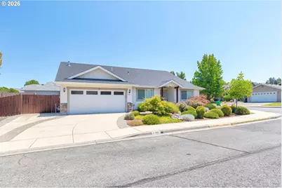 101 SE Yorktown Dr, Grants Pass, OR 97527 - Photo 3