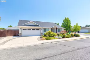 101 SE Yorktown Dr, Grants Pass, OR 97527 - Photo 3
