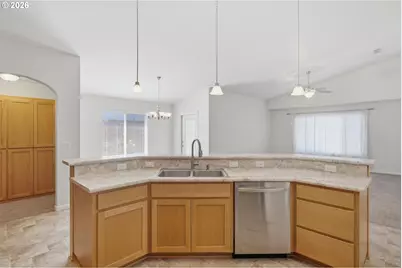 101 SE Yorktown Dr, Grants Pass, OR 97527 - Photo 5