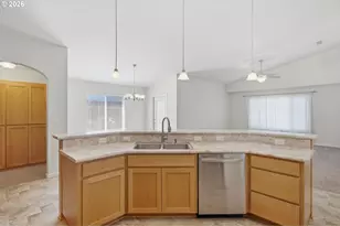 101 SE Yorktown Dr, Grants Pass, OR 97527 - Photo 5