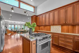5672 S Riverpoint Ln, Portland, OR 97239 - Photo 17