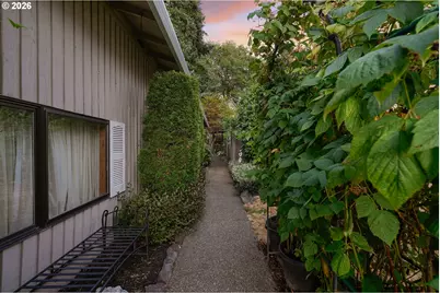 7860 SW Barnard Dr, Beaverton, OR 97007 - Photo 37