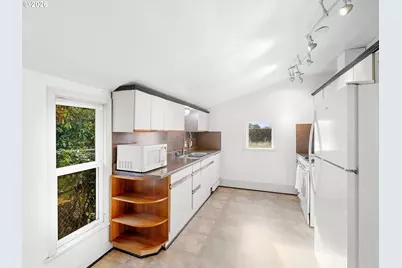 7028 N Saint Louis Ave, Portland, OR 97203 - Photo 7