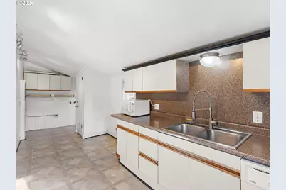 7028 N Saint Louis Ave, Portland, OR 97203 - Photo 11