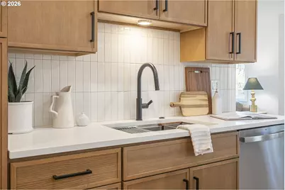 10047 SW 25th Ave, Portland, OR 97219 - Photo 15