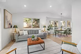 10047 SW 25th Ave, Portland, OR 97219 - Photo 9