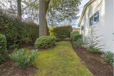 10047 SW 25th Ave, Portland, OR 97219 - Photo 39