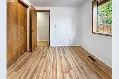 18513 SE Stephens St, Portland, OR 97233 - Photo 11