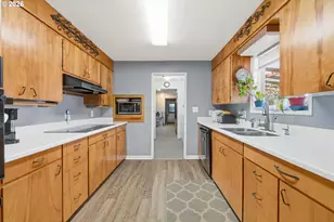 2478 Marion St, North Bend, OR 97459 - Photo 9