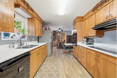 2478 Marion St, North Bend, OR 97459 - Photo 11