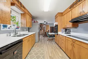 2478 Marion St, North Bend, OR 97459 - Photo 11