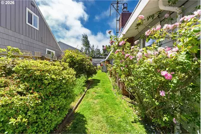 2478 Marion St, North Bend, OR 97459 - Photo 35
