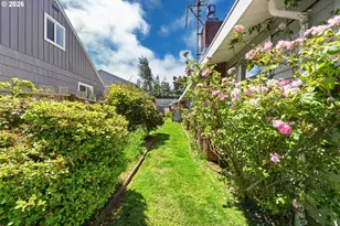 2478 Marion St, North Bend, OR 97459 - Photo 35