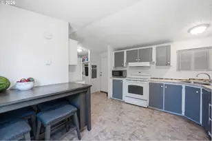 301 E Columbia Dr, Newberg, OR 97132 - Photo 13