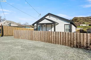 925 NE Cedar St, Roseburg, OR 97470 - Photo 43