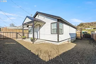 925 NE Cedar St, Roseburg, OR 97470 - Photo 3