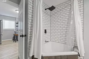 925 NE Cedar St, Roseburg, OR 97470 - Photo 25