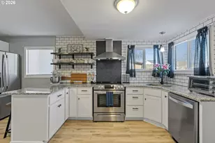 925 NE Cedar St, Roseburg, OR 97470 - Photo 13