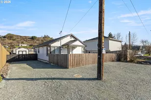 925 NE Cedar St, Roseburg, OR 97470 - Photo 41