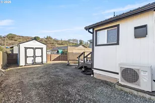 925 NE Cedar St, Roseburg, OR 97470 - Photo 39