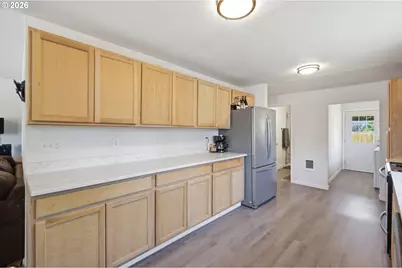 505 S 5th St, Harrisburg, OR 97446 - Photo 9